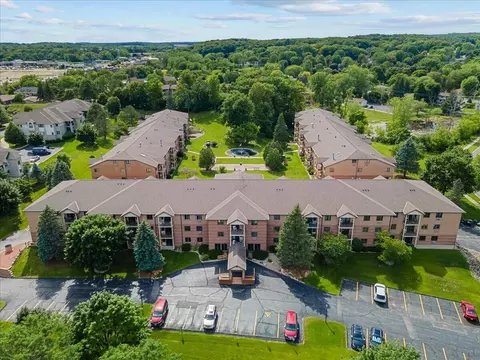 530 N Silverbrook #326, West Bend, WI 53090