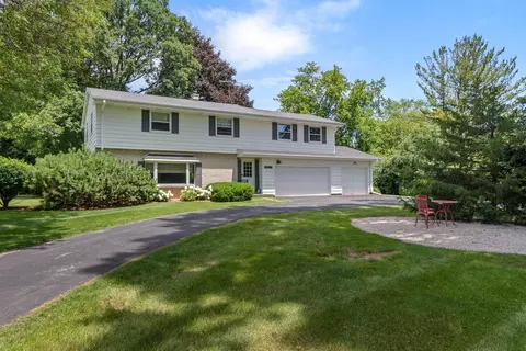 n60w15800 Hawthorne, Menomonee Falls, WI 53051