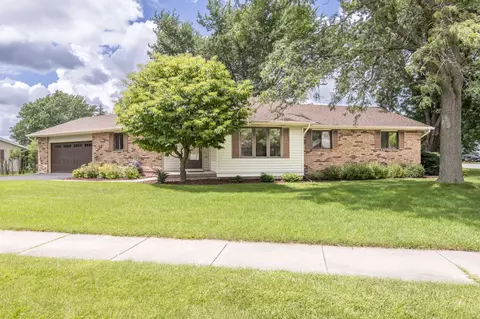 1468 Honeysuckle, Hartford, WI 53027