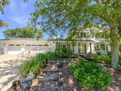 1108 Burr Oak, Waukesha, WI 53189