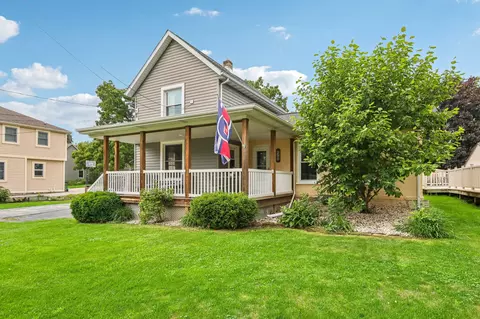 411 Prospect, Pewaukee, WI 53072