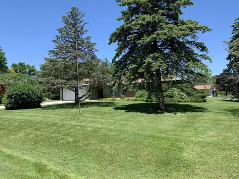 n50w16106 Maple Crst, Menomonee Falls, WI 53051