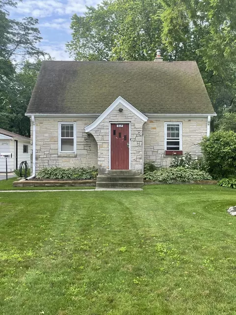 517 W Bender, Glendale, WI 53217