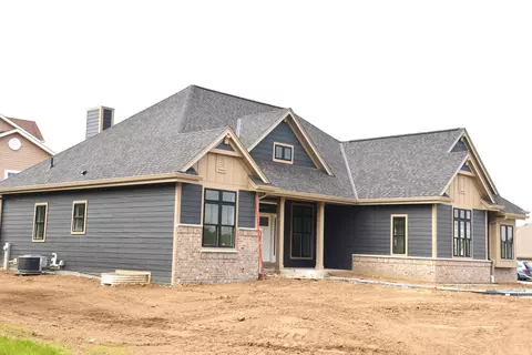 1523 Hawthorn, West Bend, WI 53095