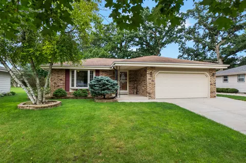 1816 Hemit, Waukesha, WI 53189