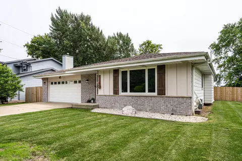 5205 W Cold Spg, Greenfield, WI 53220