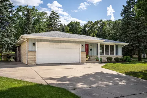 1701 W Clayton Crst, Milwaukee, WI 53221