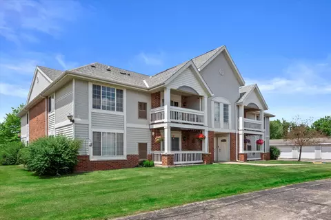 3640 E Barbara #204, Oak Creek, WI 53154