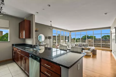 1550 E Royall #409, Milwaukee, WI 53202