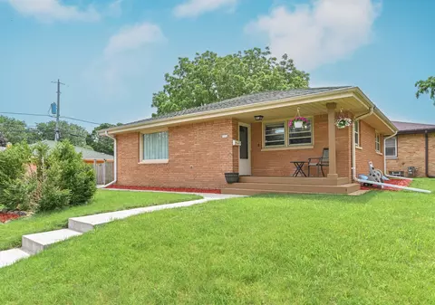2356 S 96th, West Allis, WI 53227