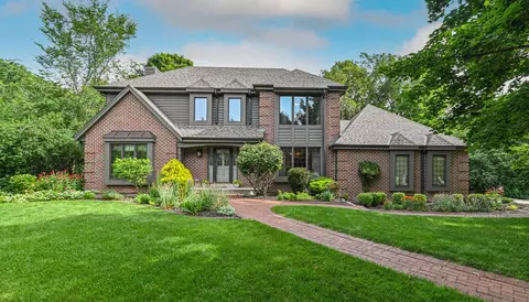 3710 S River Rdg, Greenfield, WI 53228