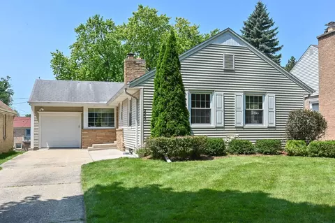 2565 N 82nd, Wauwatosa, WI 53213