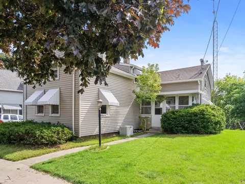 1329 S 13th, Manitowoc, WI 54220