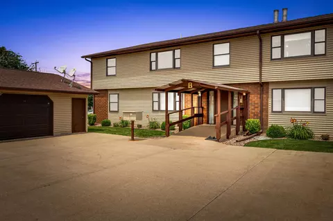 730 10th #B-4, Onalaska, WI 54650