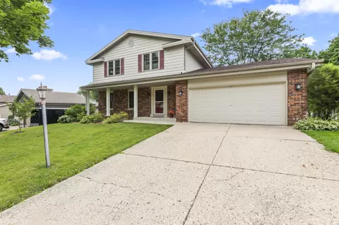 2819 Woodridge, Waukesha, WI 53188