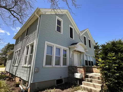 422 N Wisconsin, Howards Grove, WI 53083