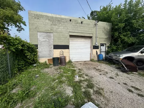 3761 N Port Washington, Milwaukee, WI 53212