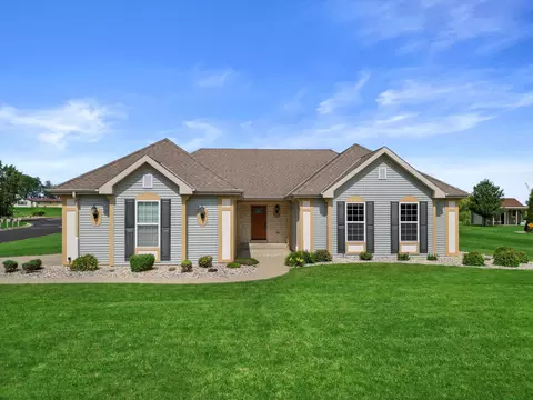 n8160 Bluebird Court, Ixonia, WI 53036