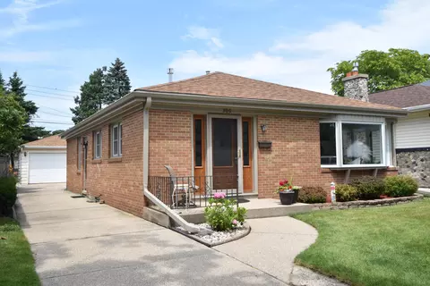 300 Wolff, Racine, WI 53402