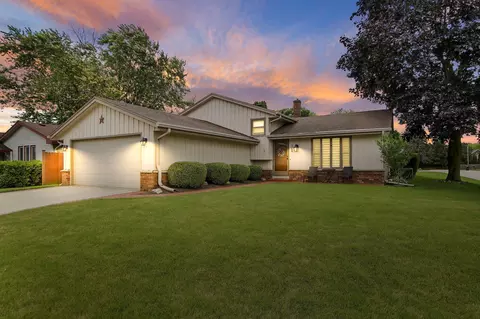 4300 Pine Rdg, Racine, WI 53403