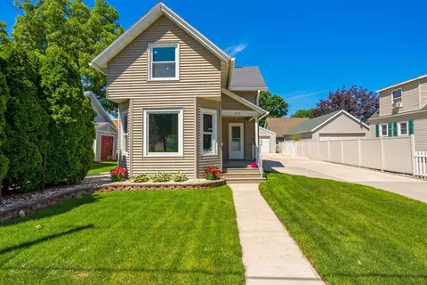 1117 Iowa, Oshkosh, WI 54902