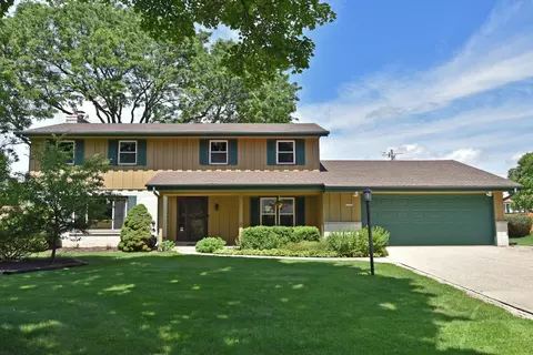 10304 W Park Rdg, Wauwatosa, WI 53222