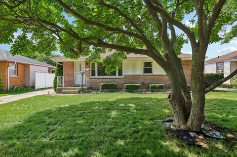 5855 N 80th, Milwaukee, WI 53218