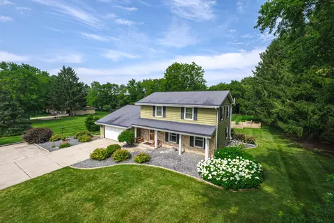 1343 Heather Hl, Hubertus, WI 53033