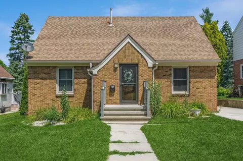 618 W Mackie, Beaver Dam, WI 53916