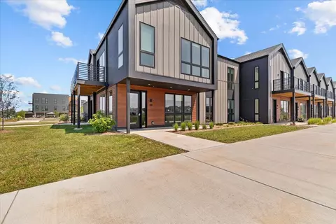4163 E Hemlock #101, Oak Creek, WI 53154