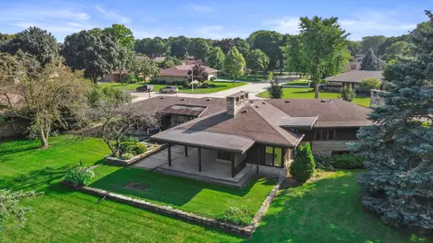 2880 S Stratton, West Allis, WI 53219