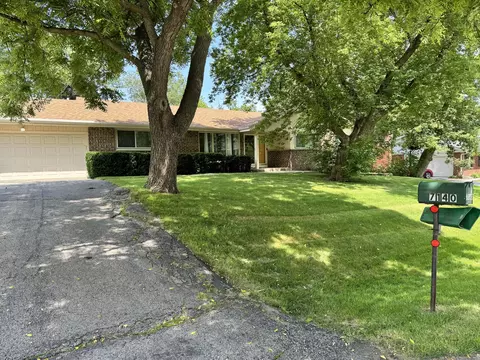7140 N Braeburn, Glendale, WI 53209