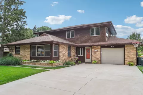 4243 N 95th, Wauwatosa, WI 53222