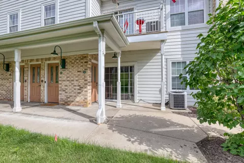 2728 Northview #68, Waukesha, WI 53188