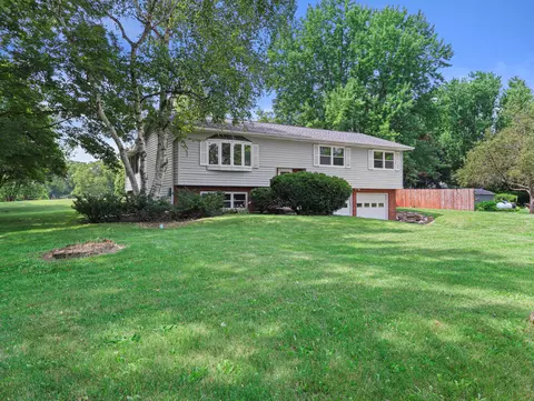 2651 Spring Hl, Pleasant Springs, WI 53589
