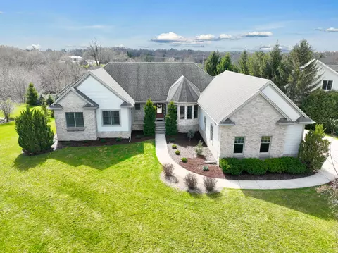 1122 Four Winds, Hartland, WI 53029