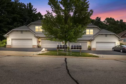 936 Autumn Rdg, Hartford, WI 53027