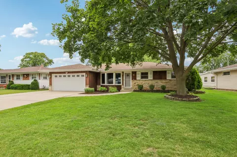5573 S Lorene, Milwaukee, WI 53221