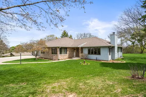 w272n1270 Spring Hl, Pewaukee, WI 53072