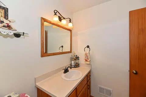 12975 W Cherrytree, New Berlin, WI 53151