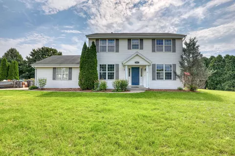 1192 Turnberry, Pewaukee, WI 53072