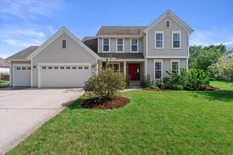 611 Prairie Hl, Mukwonago, WI 53149
