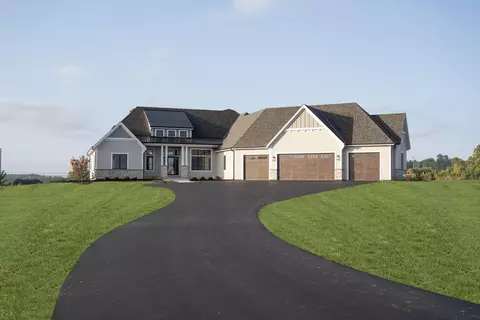 10127 W Farmdale Ests, Mequon, WI 53097