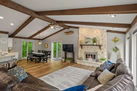 265 Jensen, Fontana, WI 53125