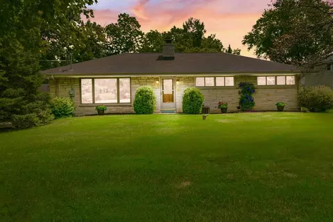 11540 N Buntrock, Mequon, WI 53092