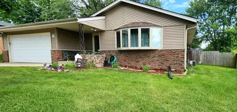 w165n9520 Lexington, Menomonee Falls, WI 53051