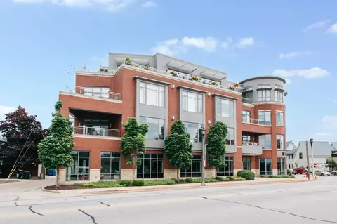 5600 N N Lk #205, Whitefish Bay, WI 53217