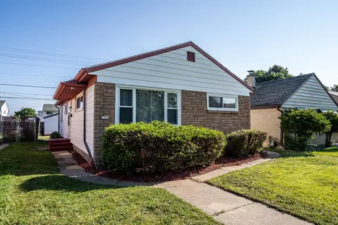 1934 W Congress, Milwaukee, WI 53209