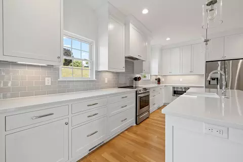 1608 Highlandview, West Bend, WI 53095