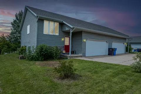 656-658 N Main, Fall River, WI 53932